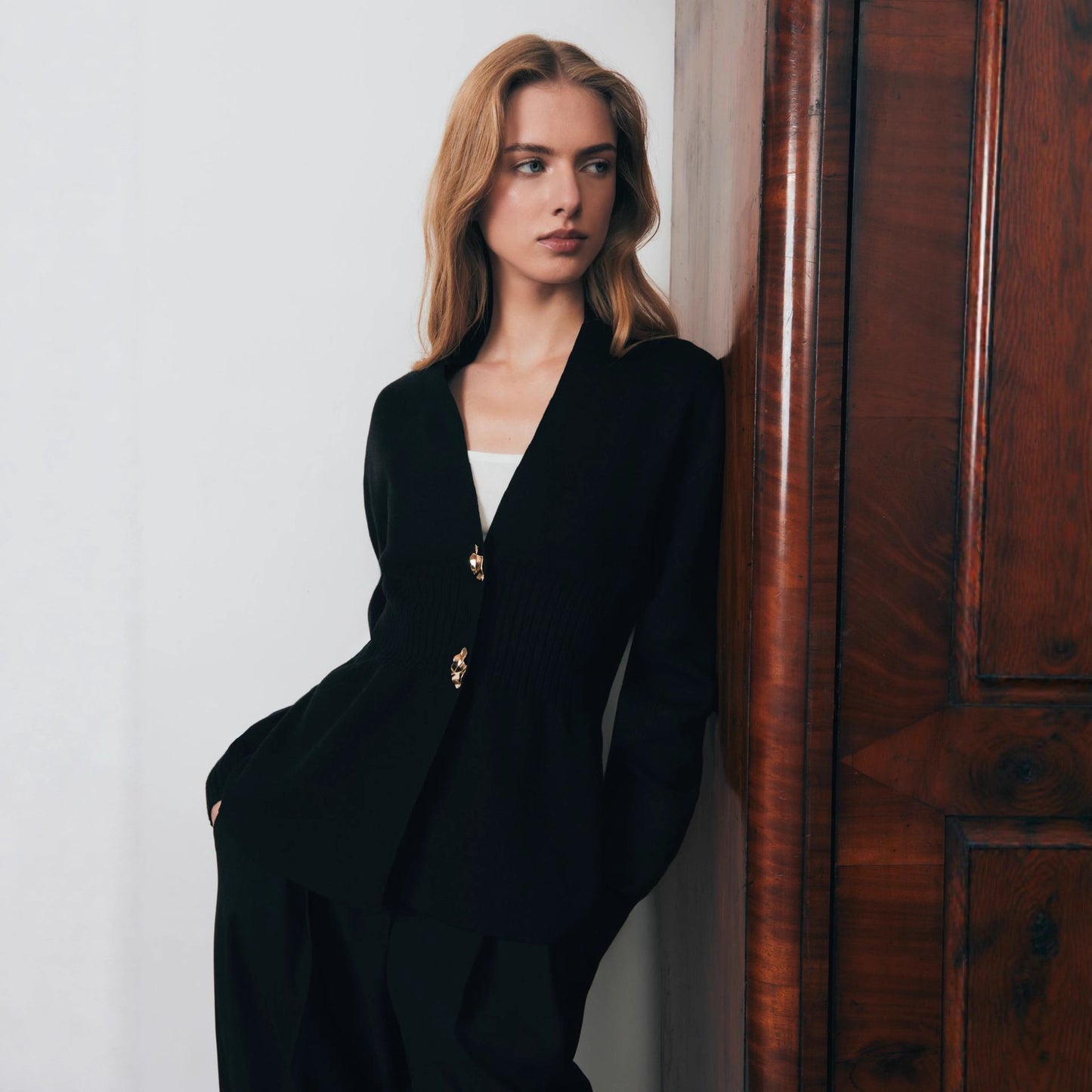 Women Chic Button Closure V Neck Cardigan Sweaters