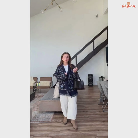 Patchwork Knitted Cardigan – Autumn 2026, loose fit V-neck cardigan with striped patchwork, button closure, extra-heavy knit polyester for autumn and winter.