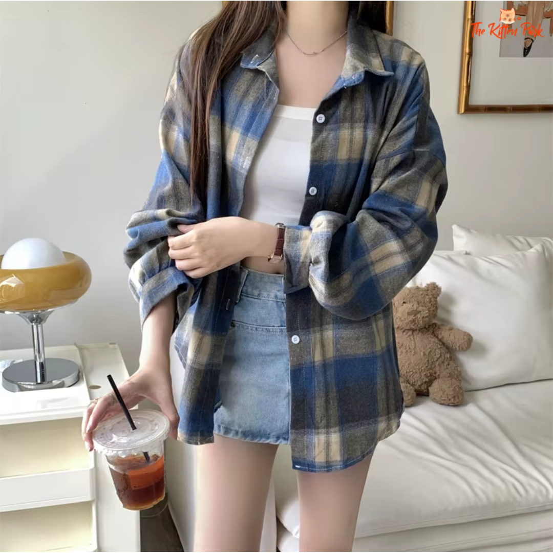Oversized tartan flannel shirt in grunge style with a plaid pattern, designed for spring and summer layering.